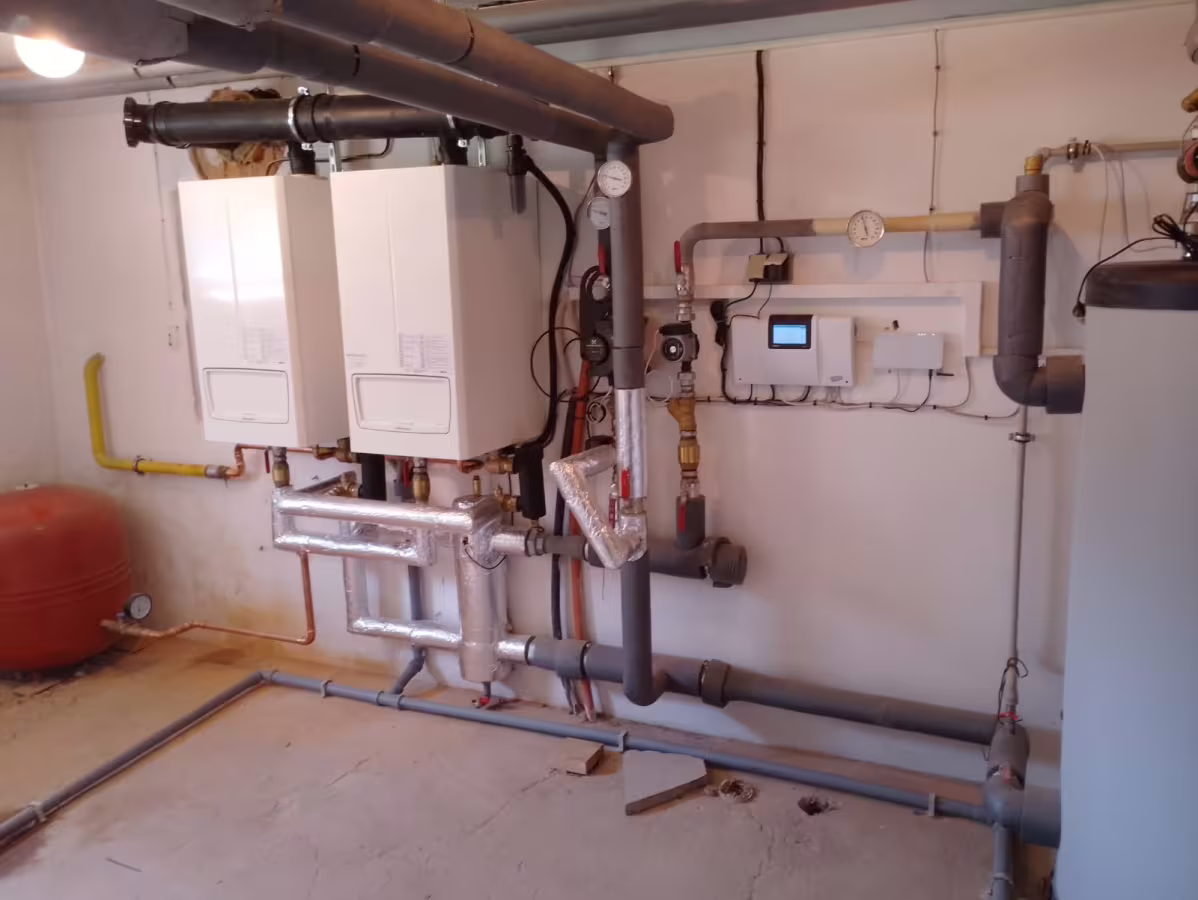 Kaskáda plynových kotlů pro bytový dům