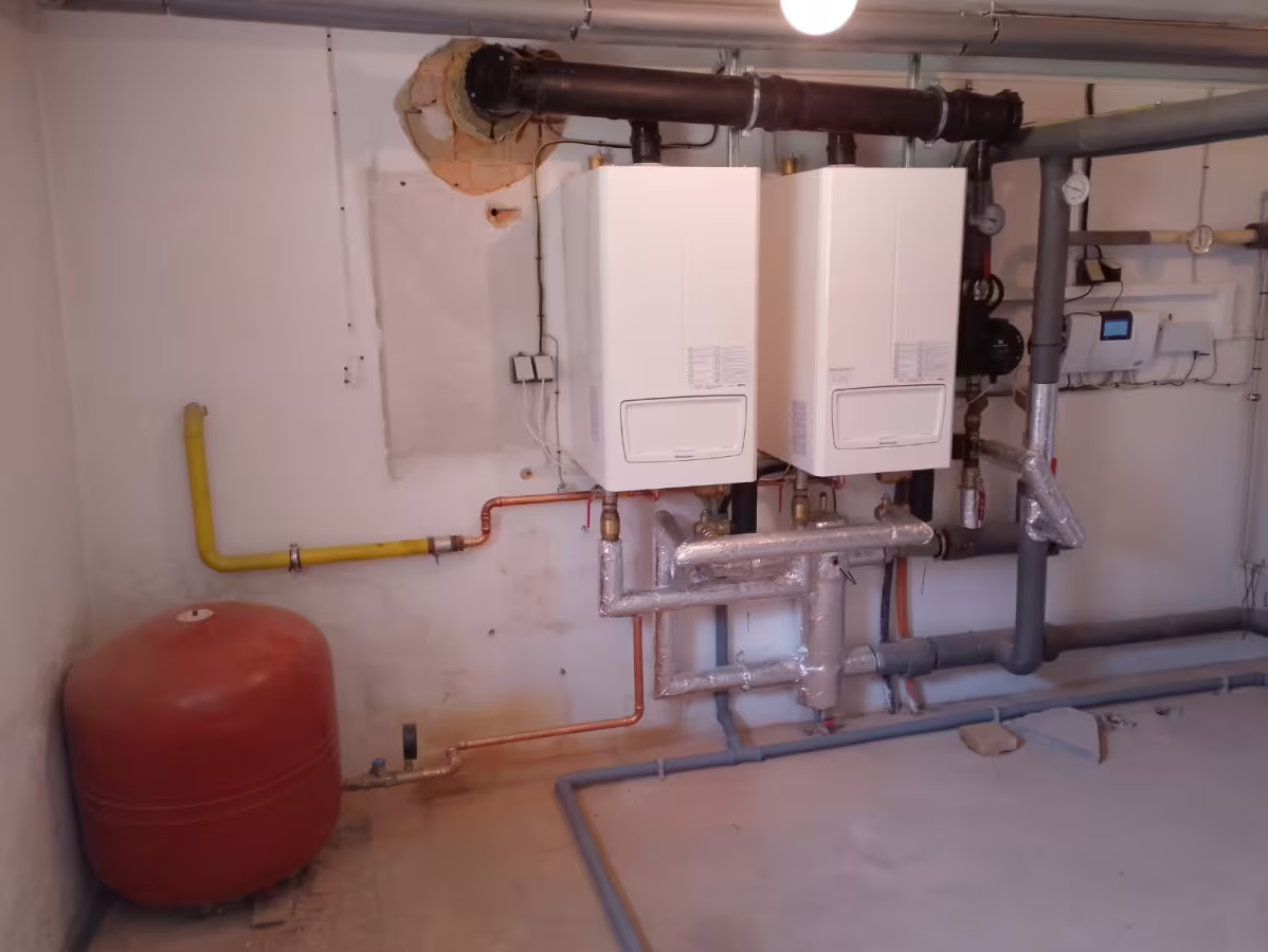 Kaskáda plynových kotlů pro bytový dům