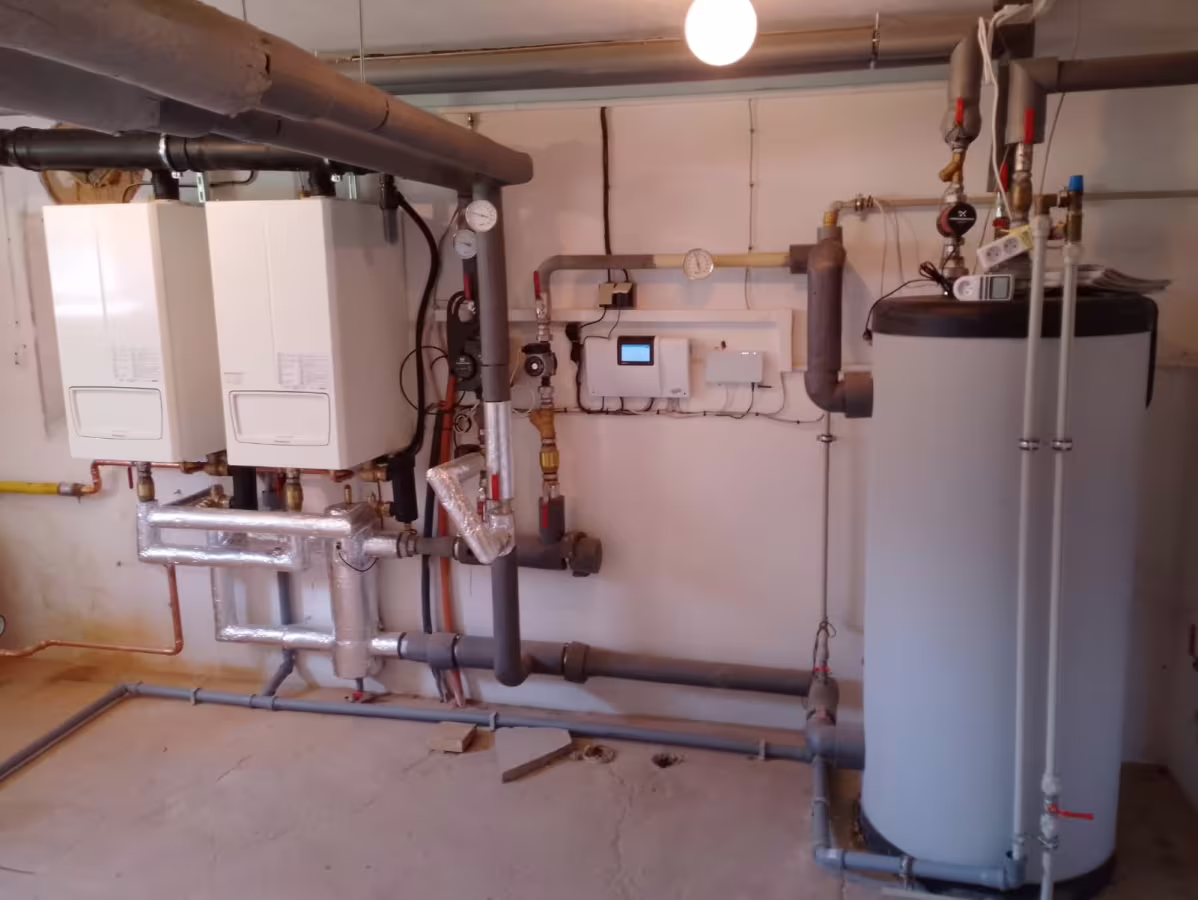 Kaskáda plynových kotlů pro bytový dům